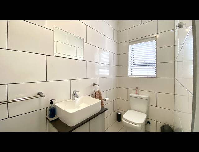 4 BEDROOM HOUSE FOR SALE IN DWARSKERSBOS